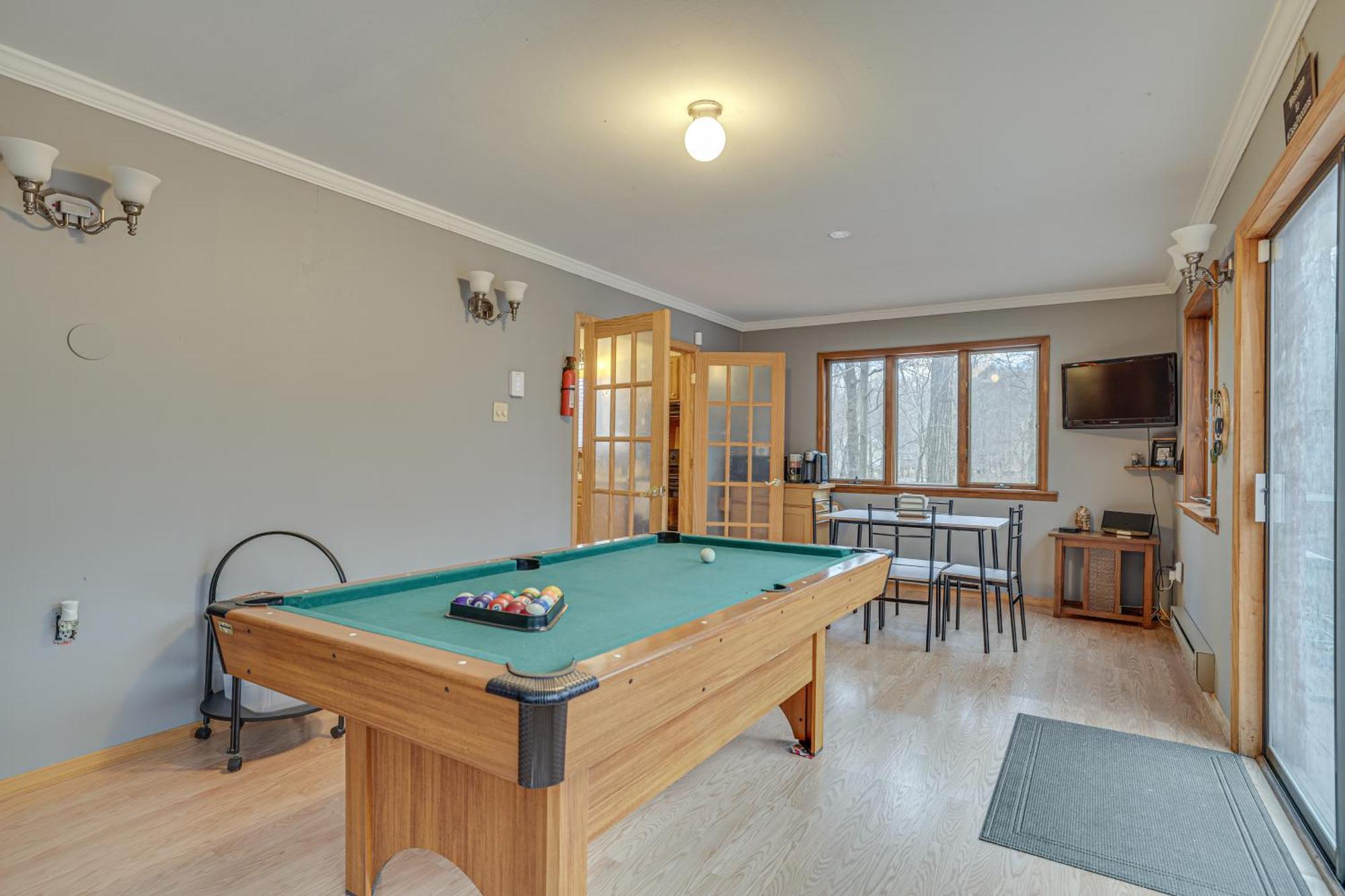 Poconos Family Home - Near Falls With Resort Perks! Бушкилл Экстерьер фото